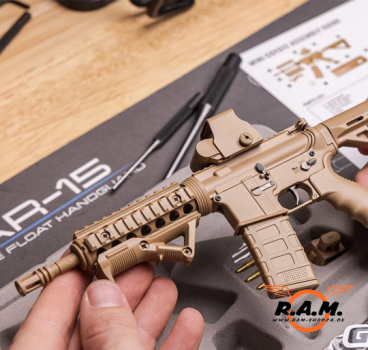 Preview: GOATGUNS Miniatur Modell AR-15 Coyote (Set)